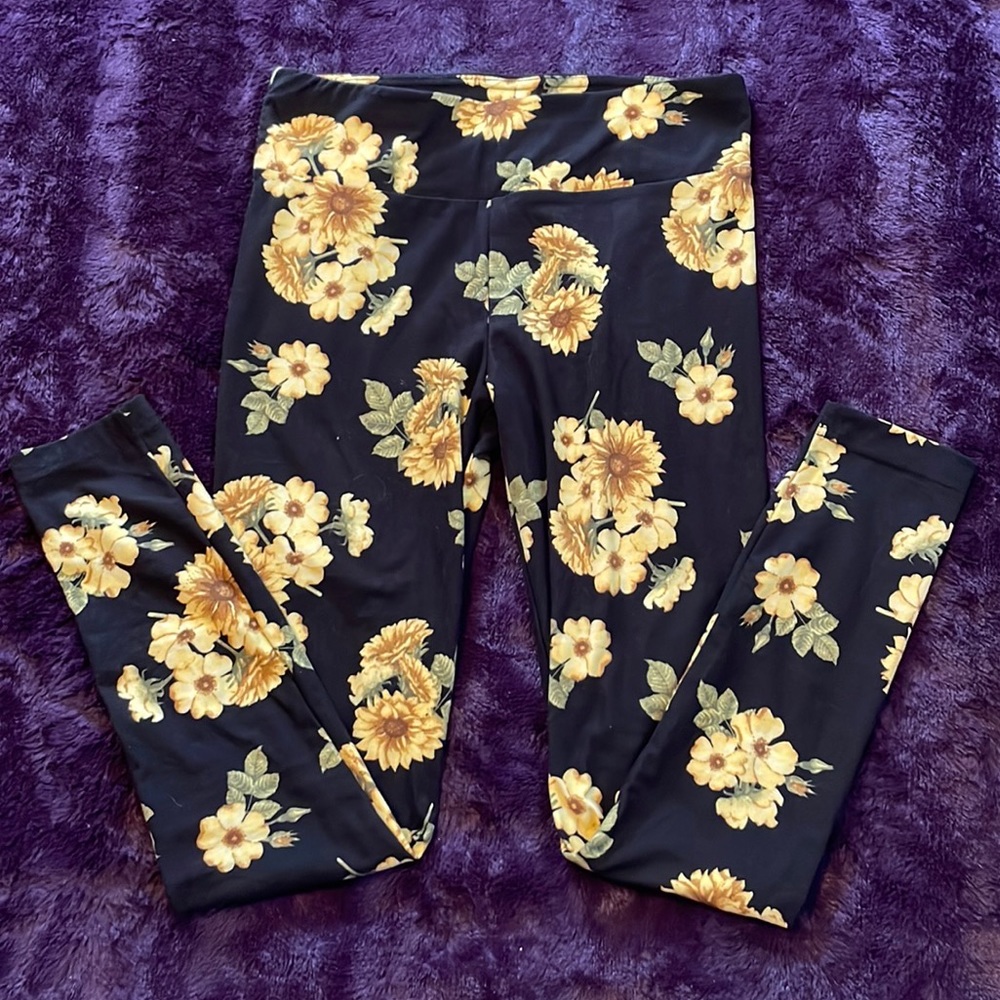 No Boundaries Yellow Flowers Leggings